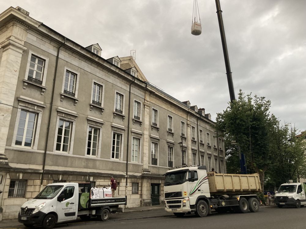 Grutage au Palais de Justice de Pau !