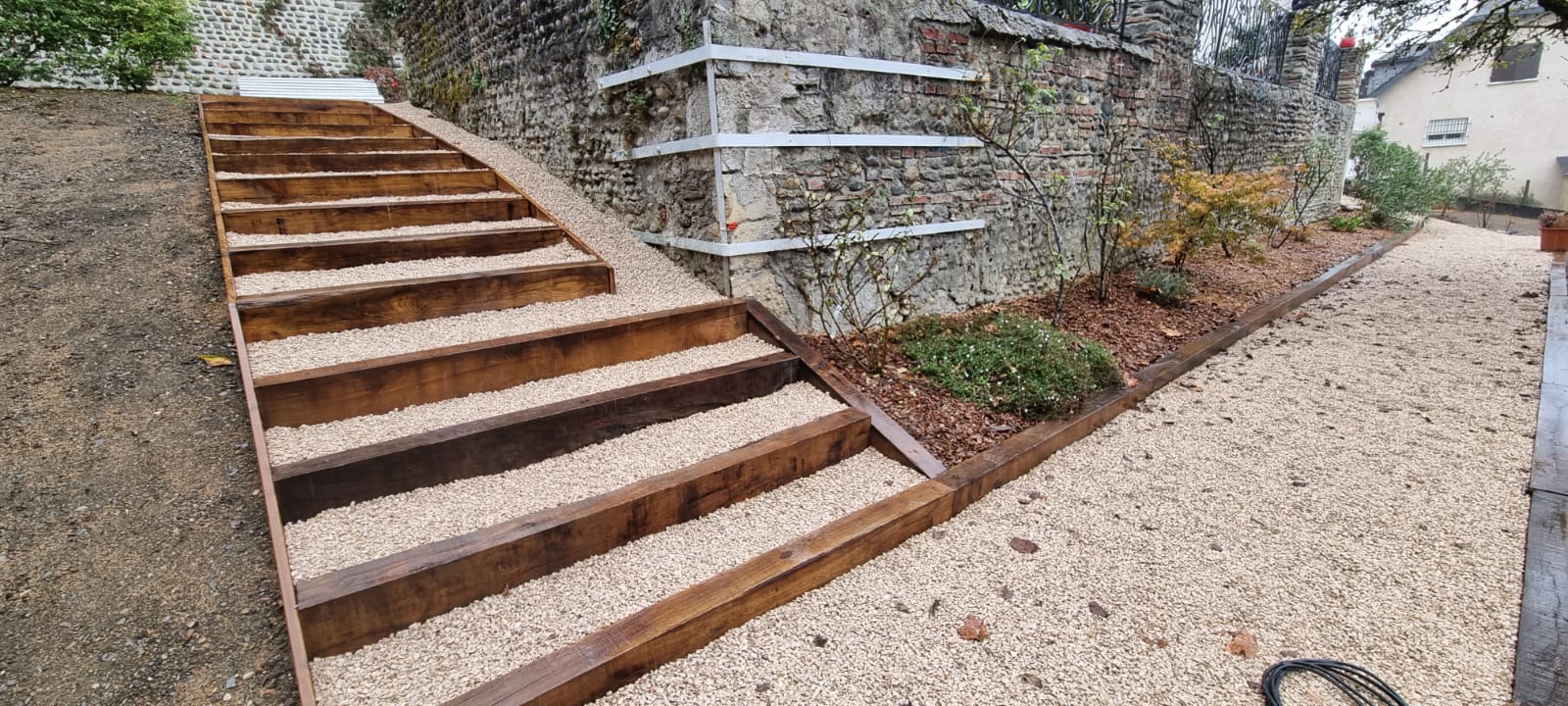 Rénovation de terrasses et d'un jardin à Arbus - (64)