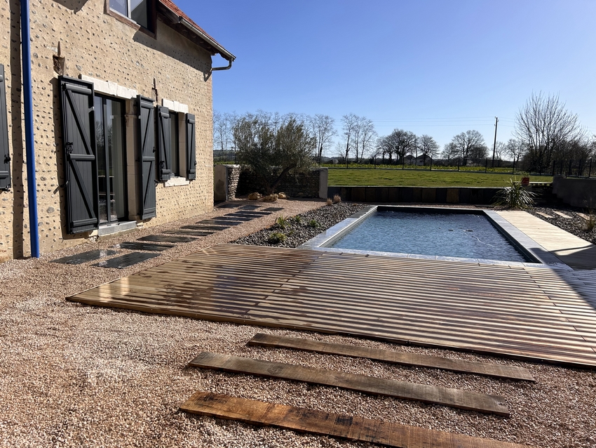 Rénovation paysagère d'une grange à Mazerolles (64), terrasse bois