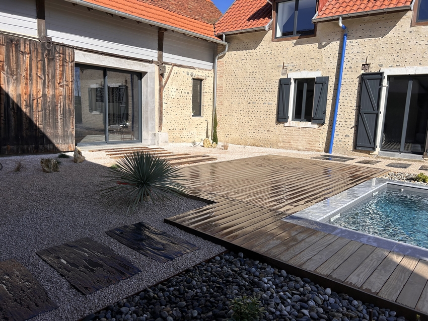 Rénovation paysagère d'une grange à Mazerolles (64), terrasse bois Kebony