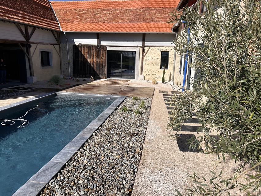 Rénovation paysagère d'une grange à Mazerolles (64)