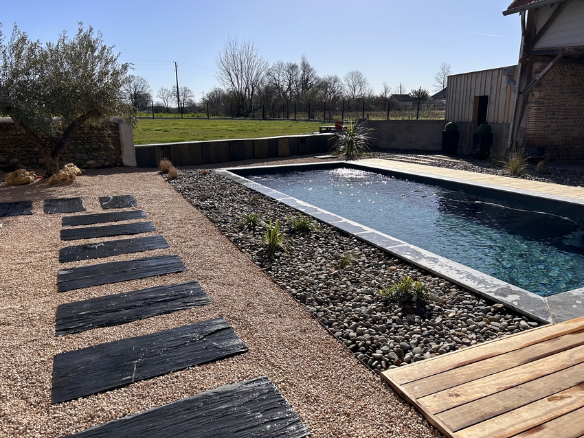 Rénovation paysagère d'une grange à Mazerolles (64), végétalisation espace piscine