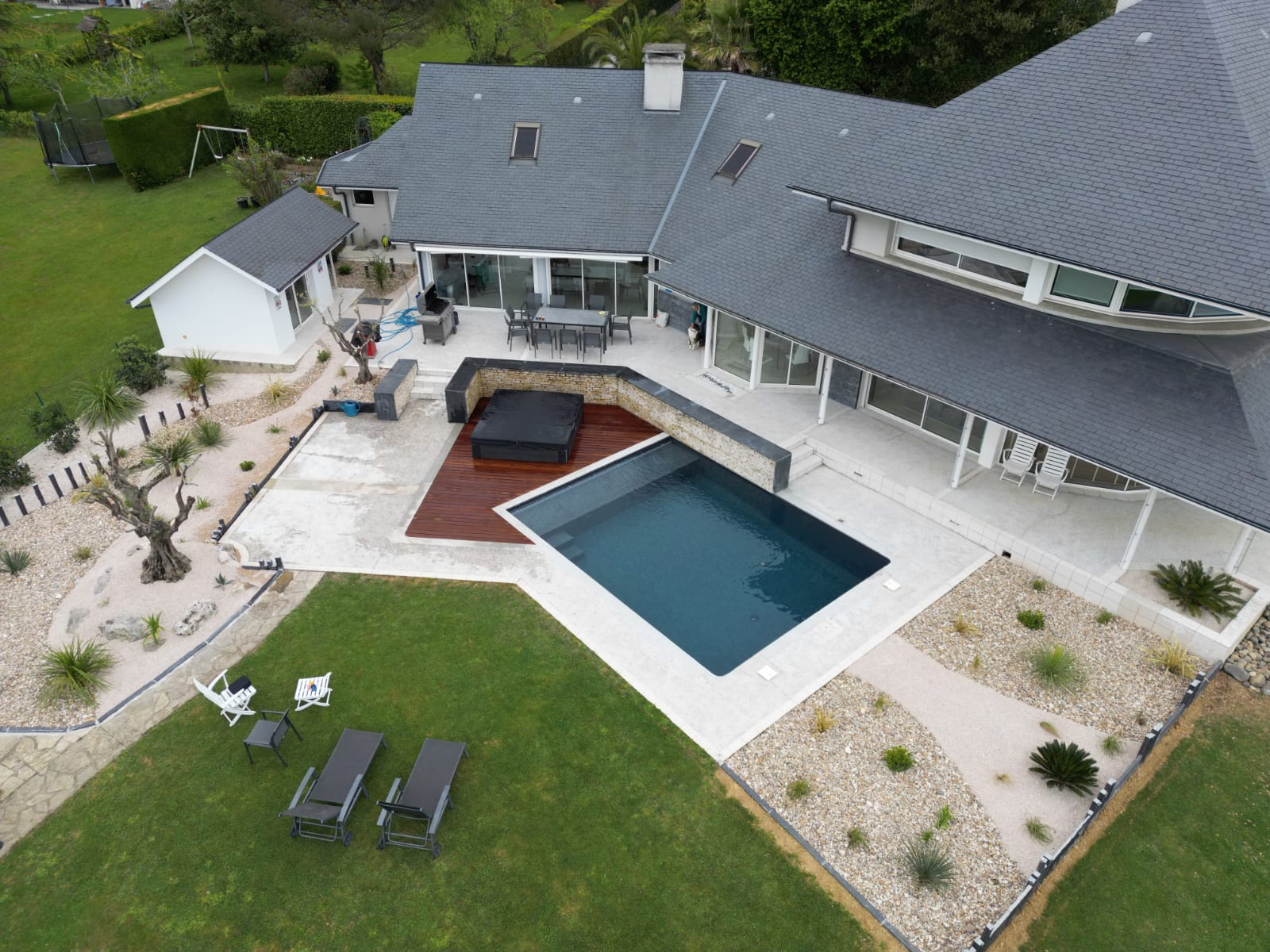Rénovation complète des extérieurs pour cette jolie maison à Montardon