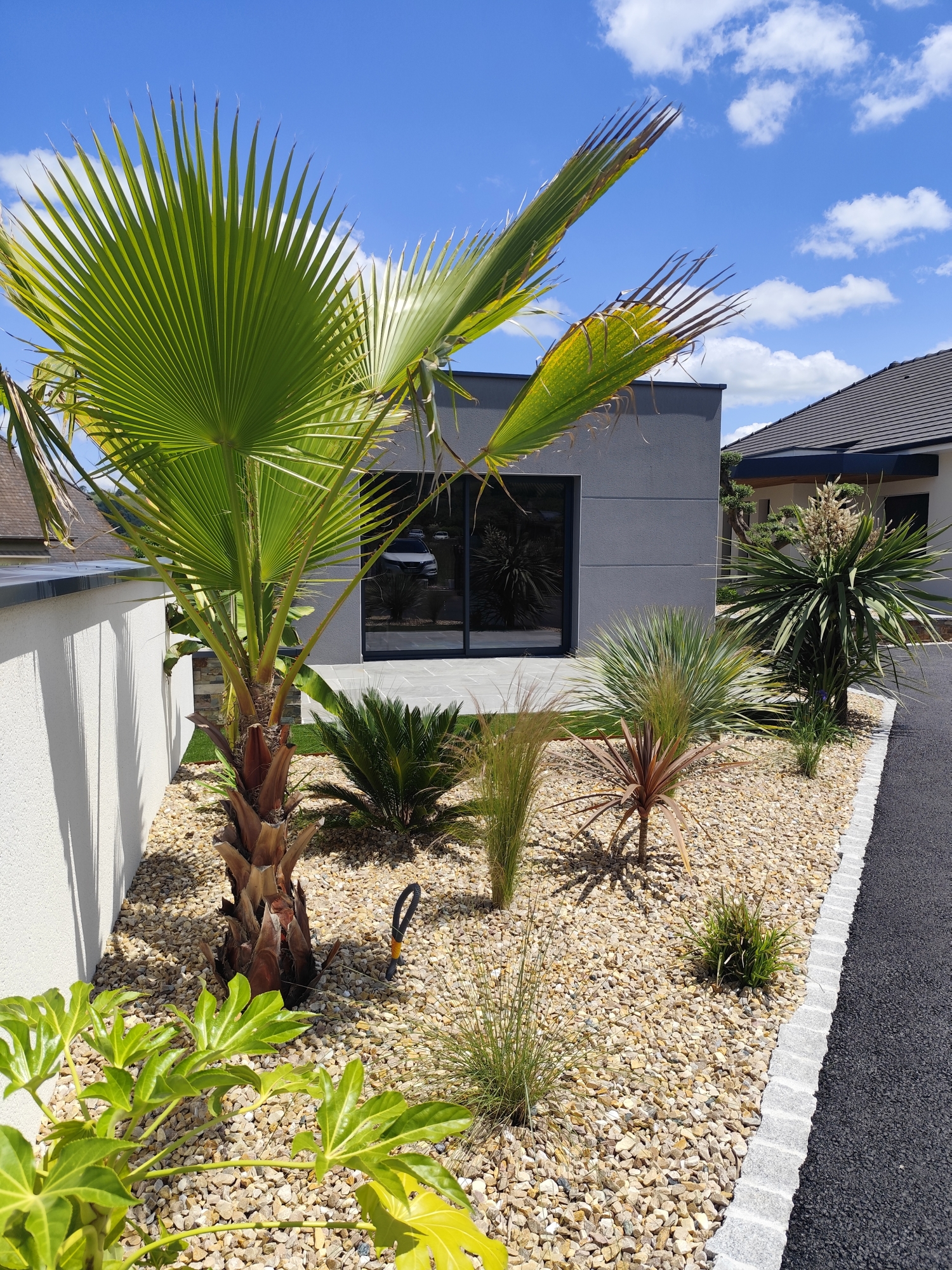 Aménagement paysager pour une entrée de Villa à Monein