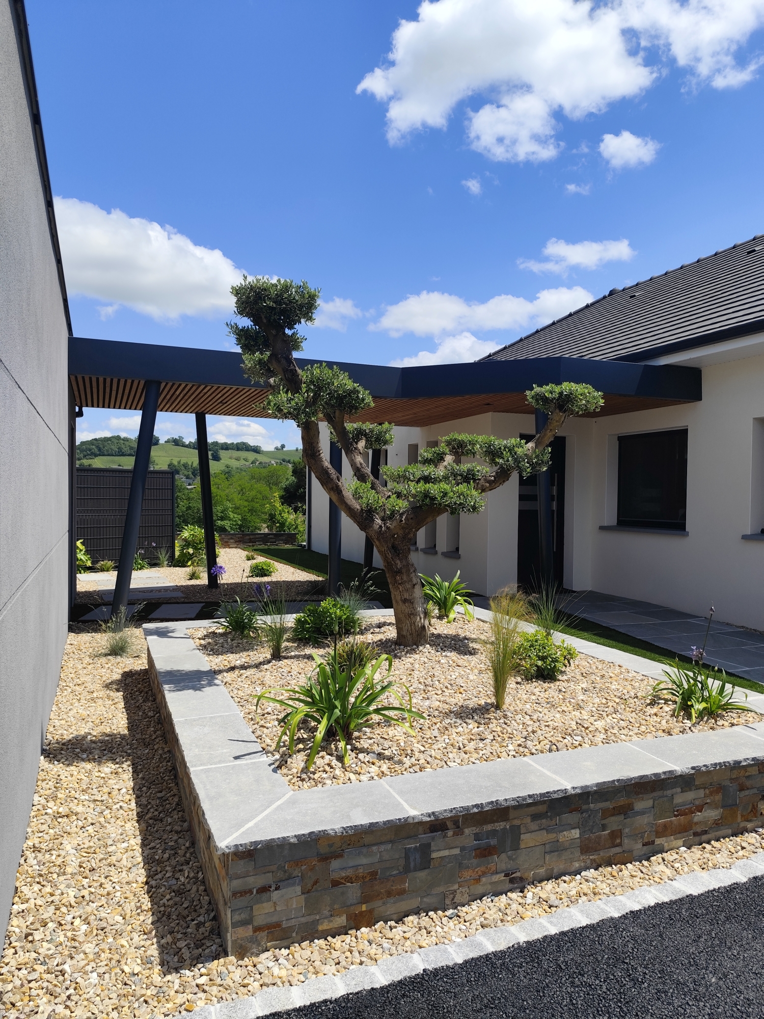 Aménagement paysager pour une entrée de Villa à Monein