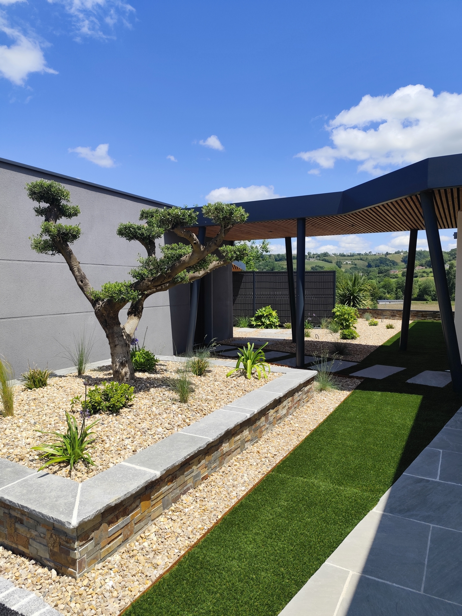 Aménagement paysager pour une entrée de Villa à Monein