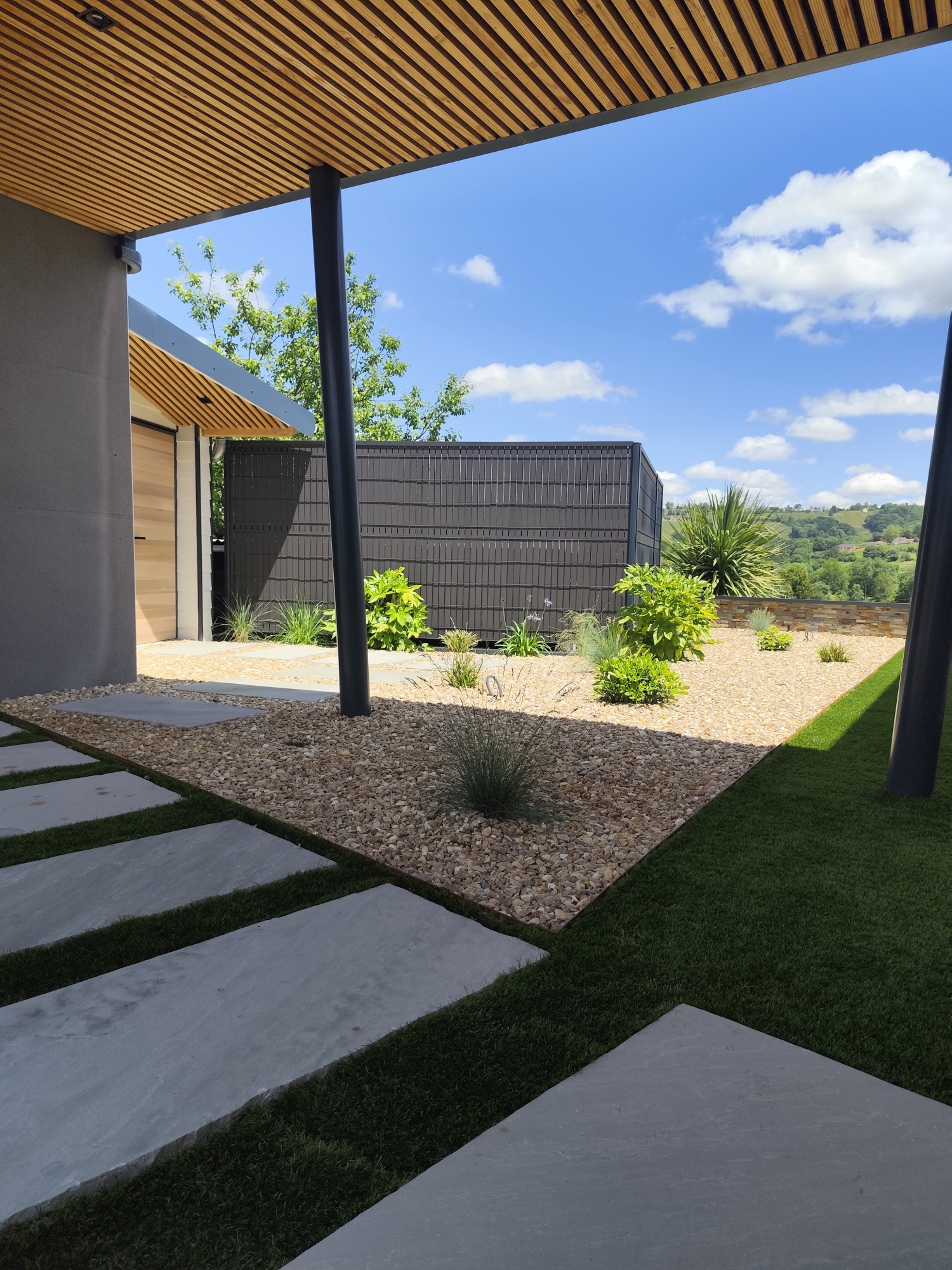 Aménagement paysager pour une entrée de Villa à Monein