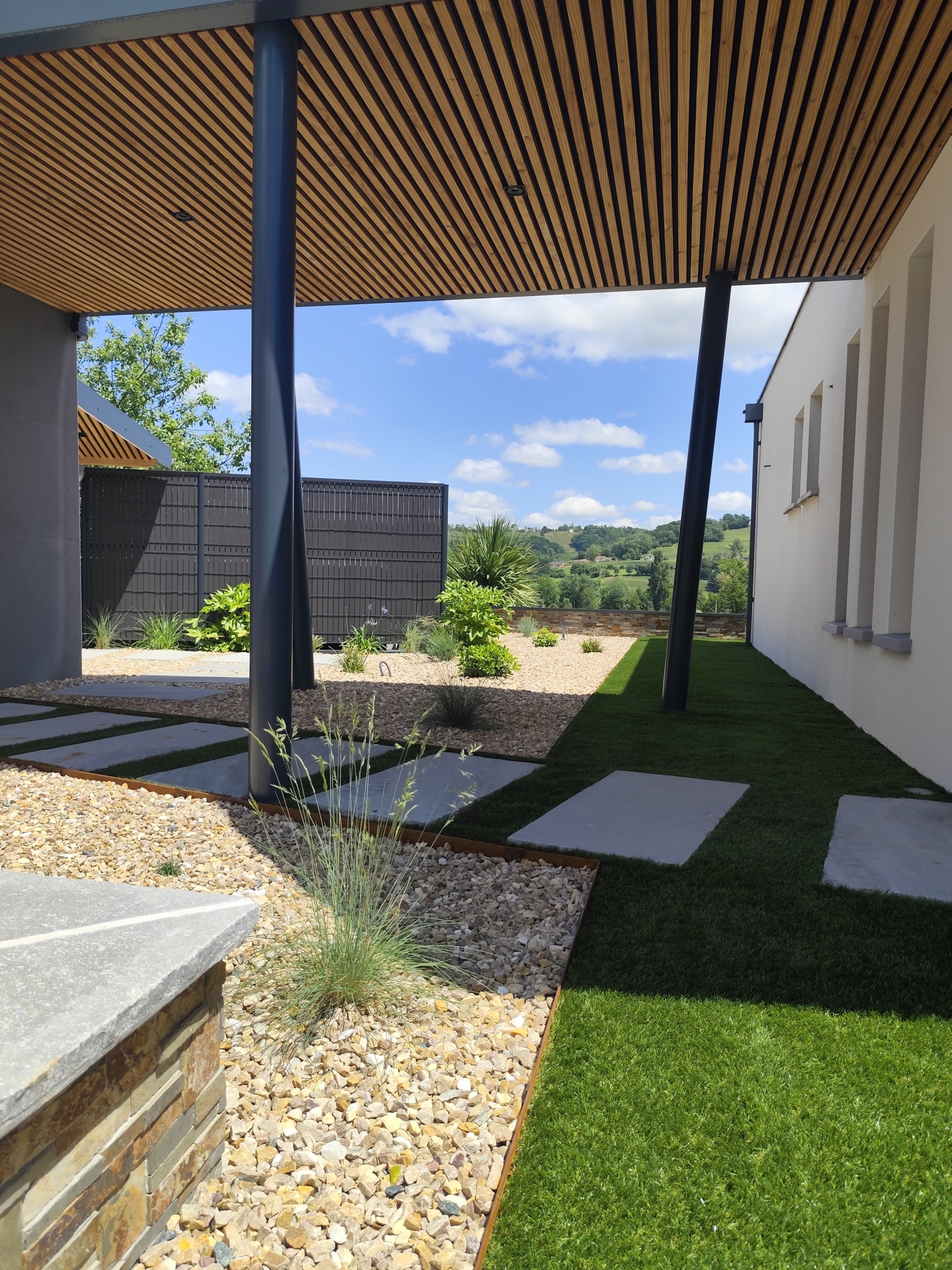 Aménagement paysager pour une entrée de Villa à Monein