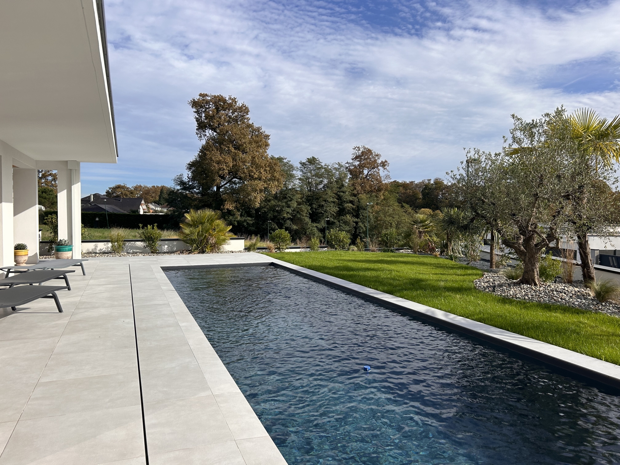 Aménagement complet pour cette villa contemporain à Idron