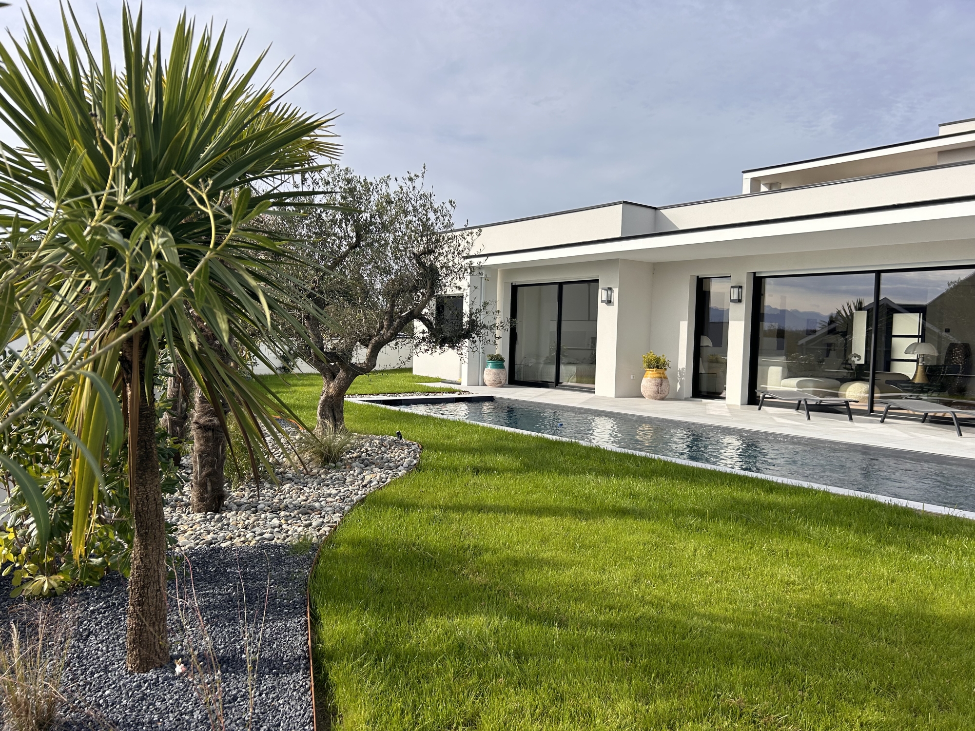 Aménagement complet pour cette villa contemporain à Idron
