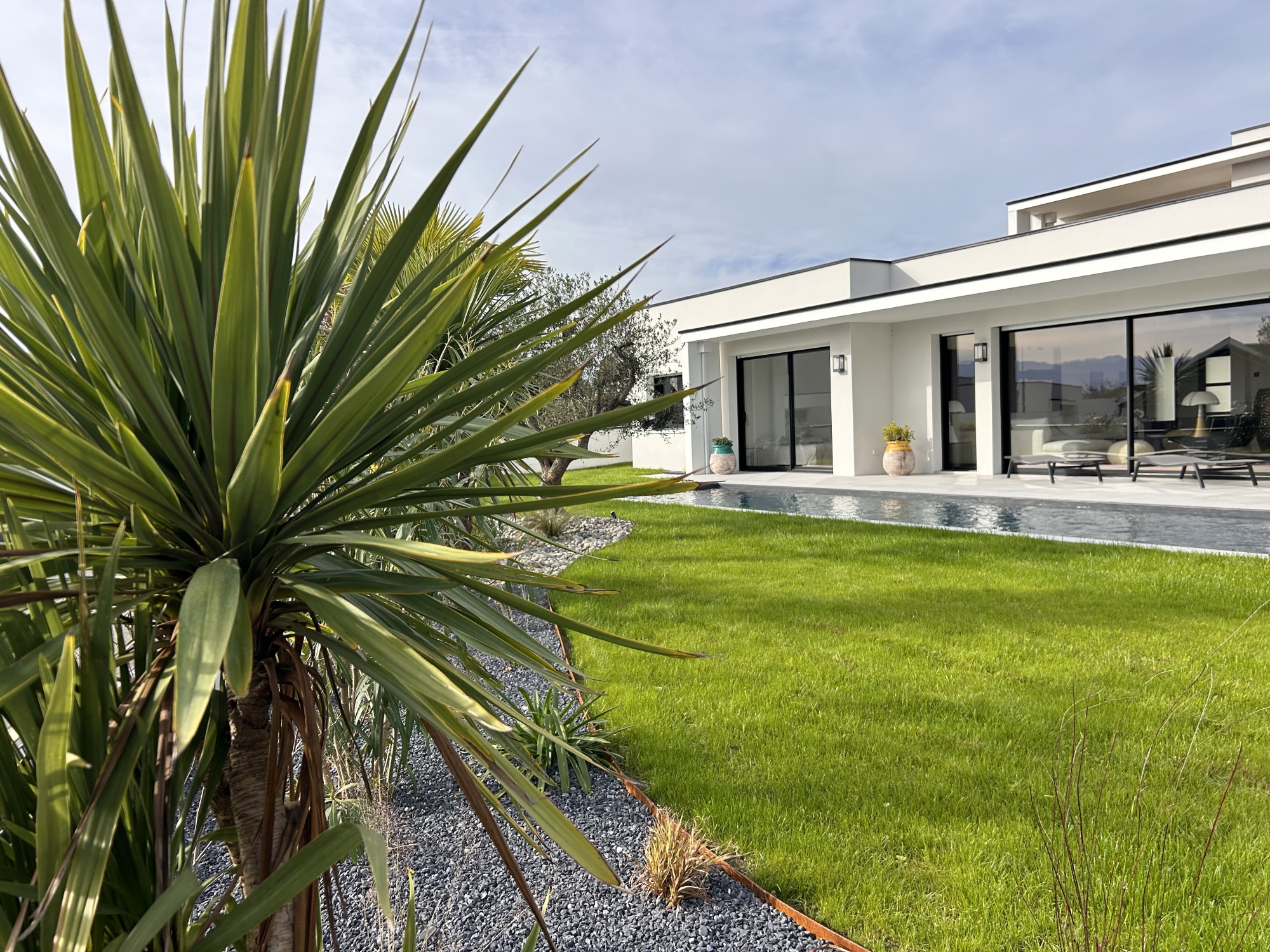 Aménagement complet pour cette villa contemporain à Idron