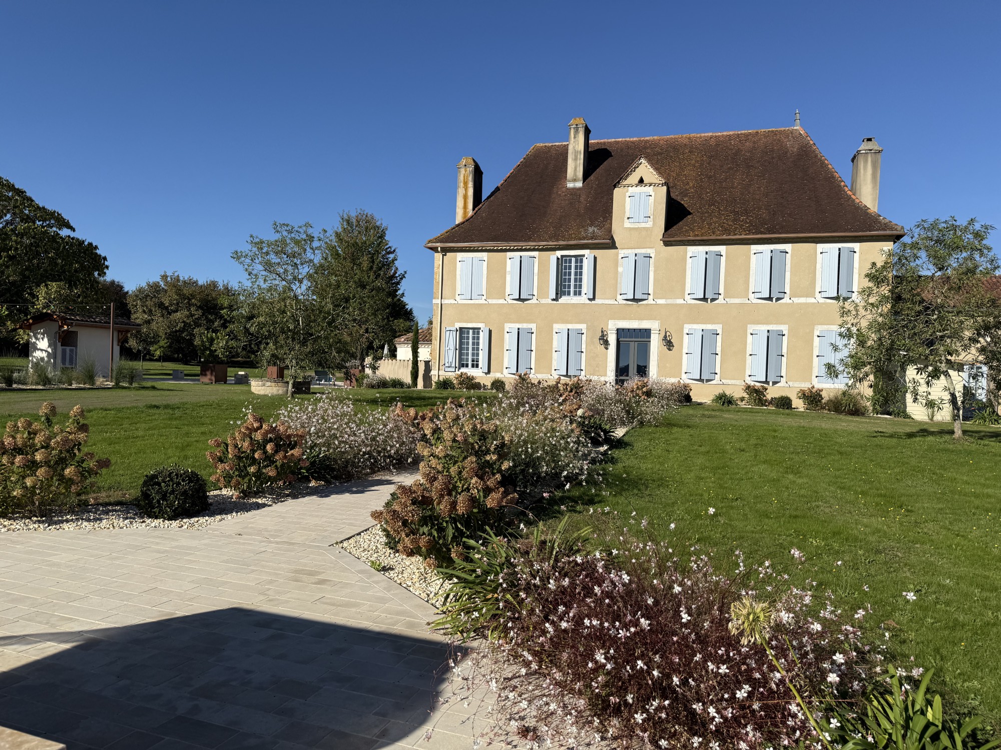 Aménagement extérieur d'un domaine à Baliracq-Maumusson (64)